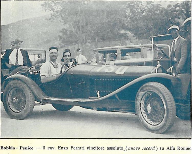 Enzo Ferrari durante una corsa